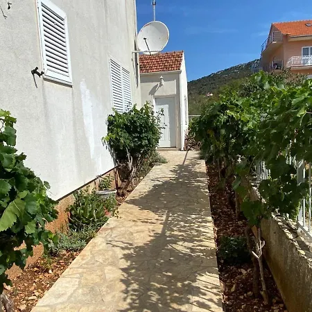 Appartement With A Parking Space Vinisce, Trogir - 16439 Vinišće