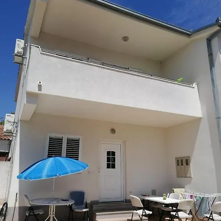 With A Parking Space Vinisce, Trogir - 16439 Apartment