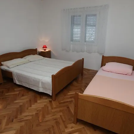 With A Parking Space Vinisce, Trogir - 16439 Apartment