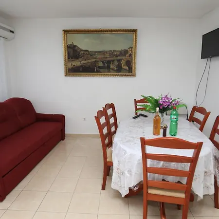 With A Parking Space Vinisce, Trogir - 16439 Appartement *