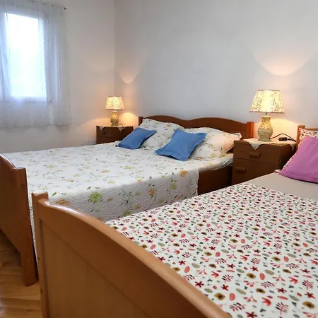 With A Parking Space Vinisce, Trogir - 16439 Apartment